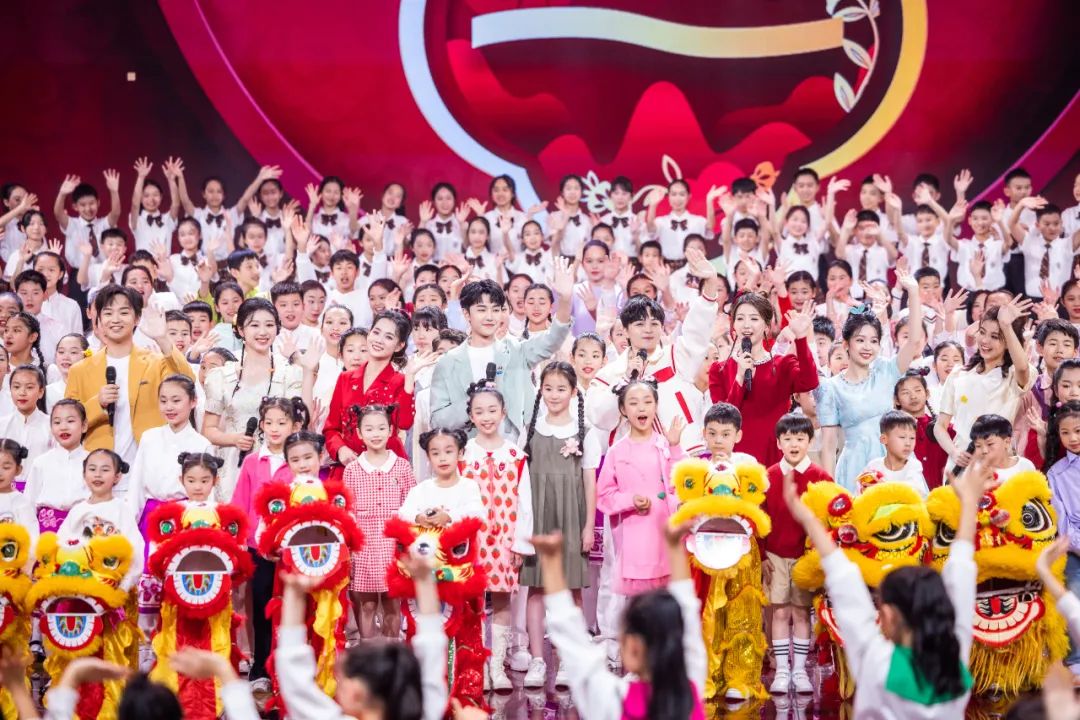 ——中央广播电视总台推出首届少儿春晚瓦力棋牌游戏萌娃欢乐闹春少年跃动开年